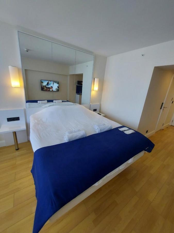 Номера На Высоких Этажах 24,31 Apartment Batumi Exterior photo