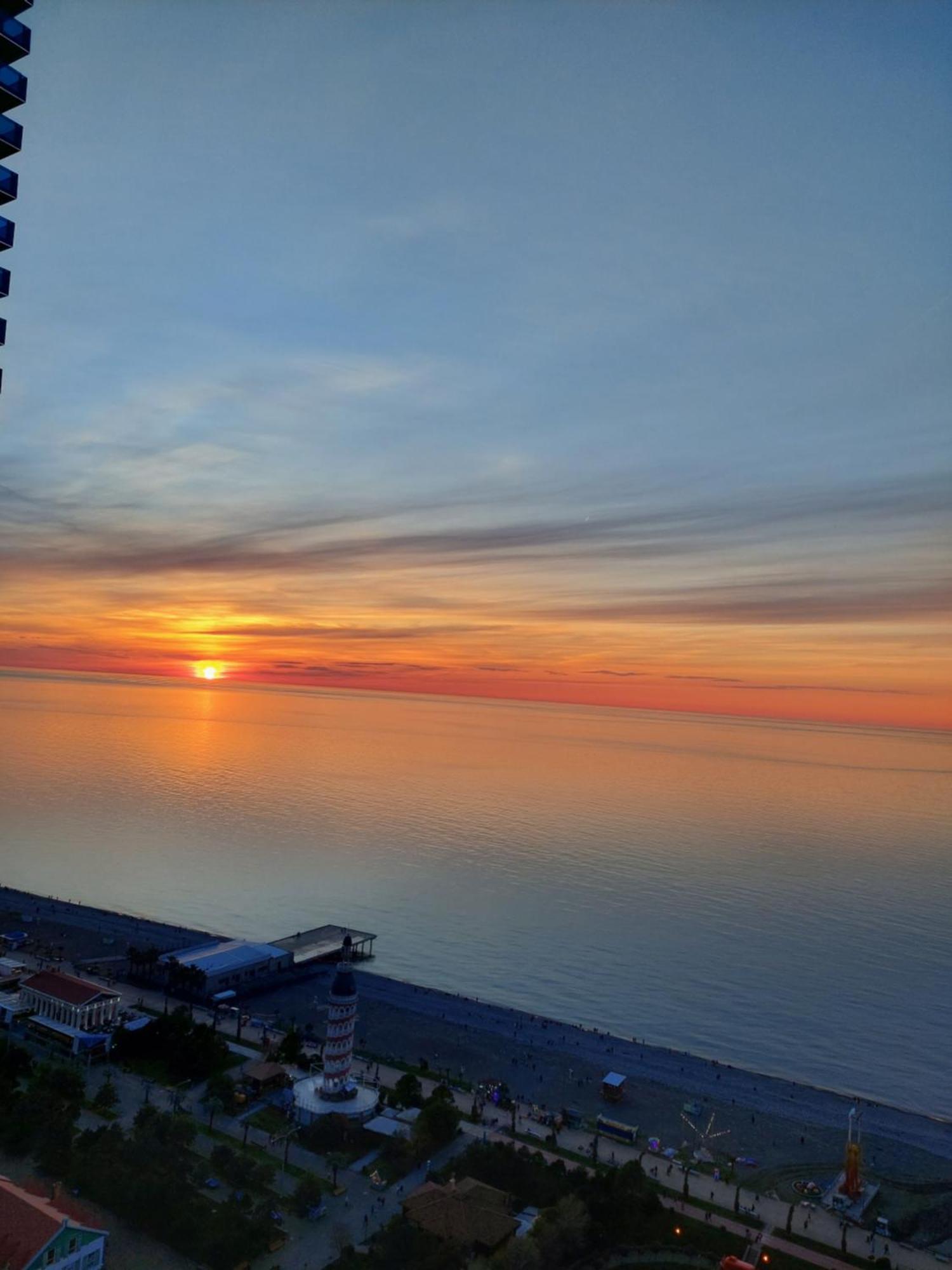 Номера На Высоких Этажах 24,31 Apartment Batumi Exterior photo