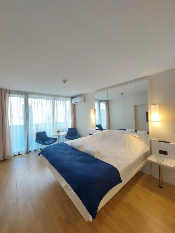 Номера На Высоких Этажах 24,31 Apartment Batumi Exterior photo