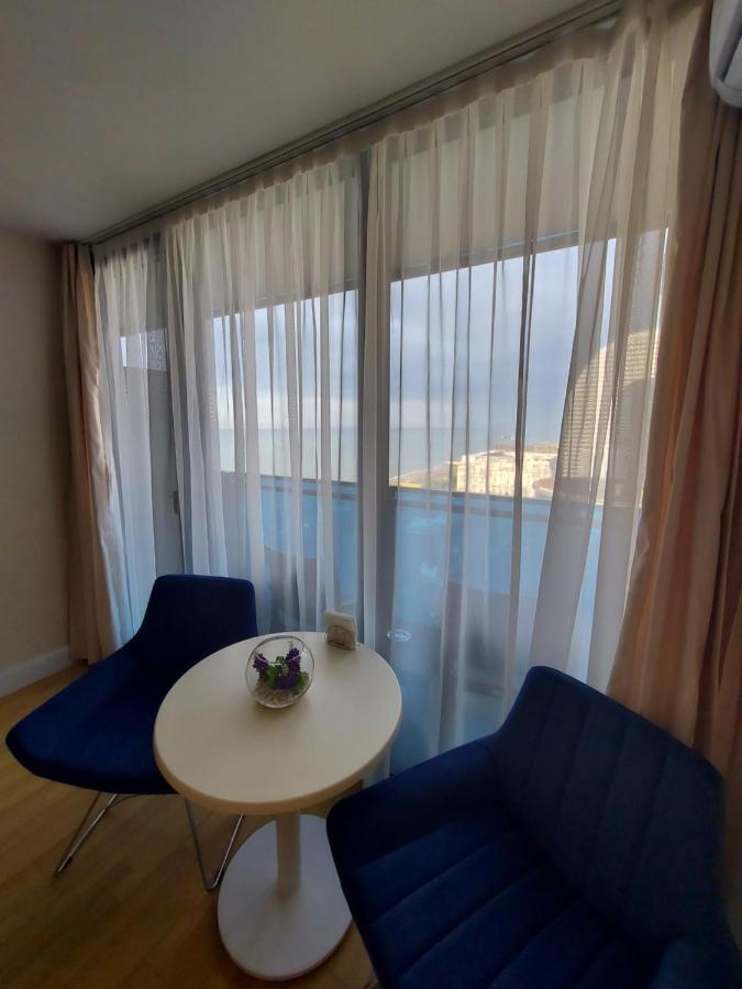 Номера На Высоких Этажах 24,31 Apartment Batumi Exterior photo